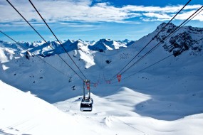 滑雪场索道风景图片桌面壁纸
