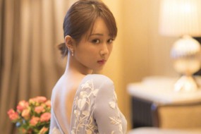 美女明星杨紫甜美写真图片桌面壁纸