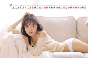 2021年8月清纯美女桌面日历壁纸